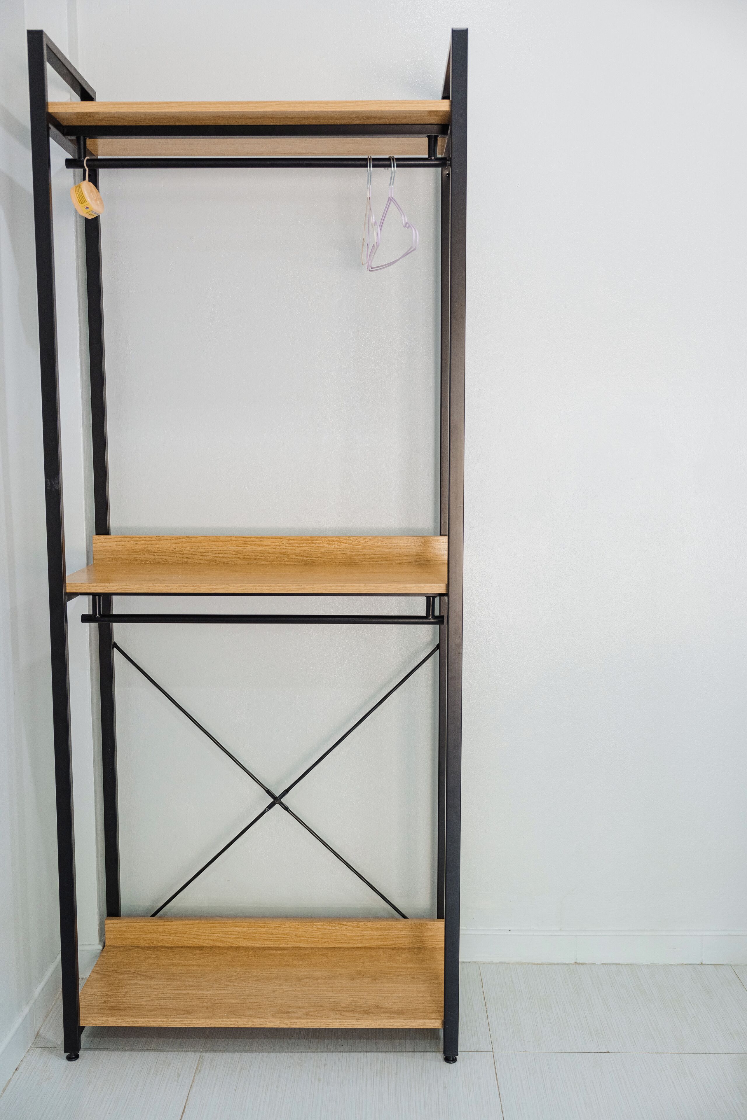 办公桌、笔记本电脑工作区、免费 WiFi、床单