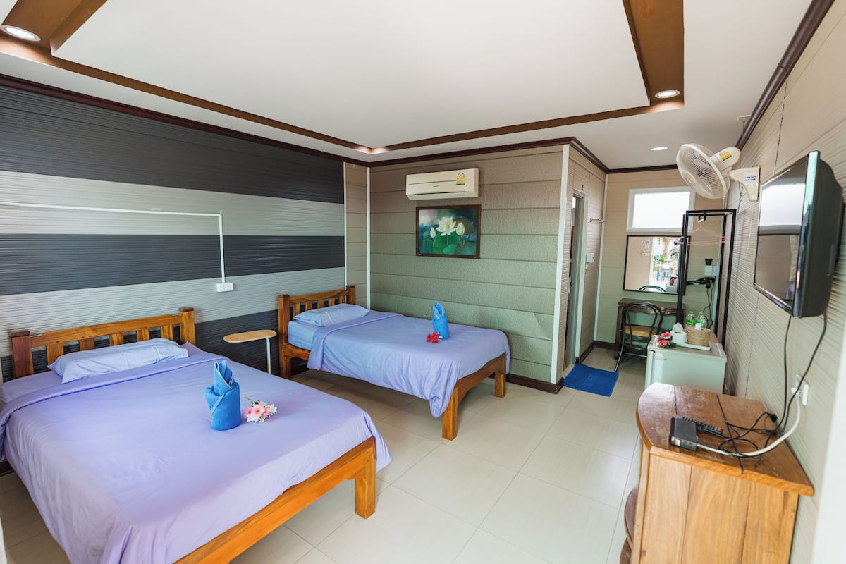 ห้องเบสิกทวิน | โต๊ะทำงาน, พื้นที่ทำงานแบบใช้แล็ปท็อป, Wi-Fi ฟรี, ผ้าปูที่นอน