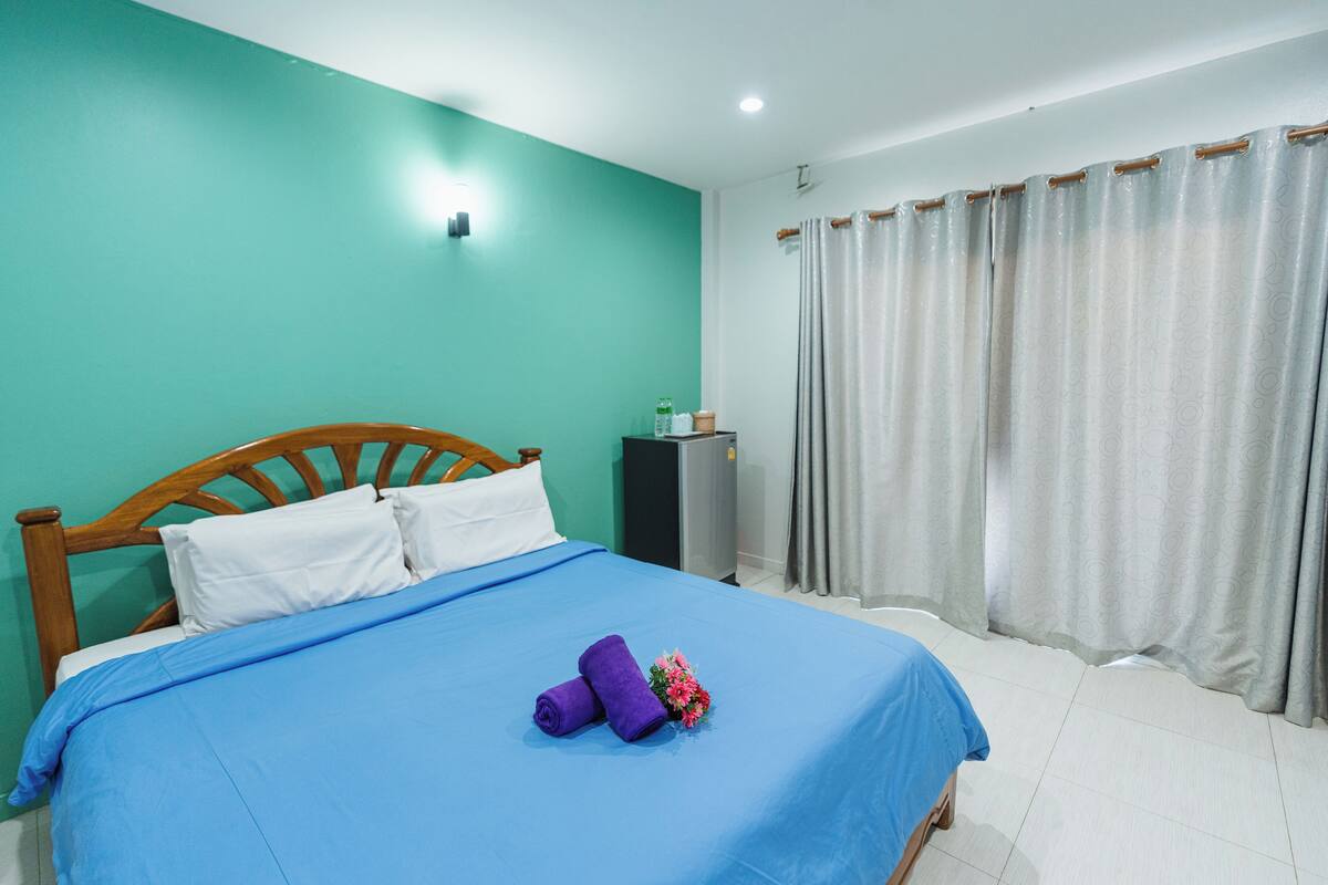 ห้องเบสิก | โต๊ะทำงาน, พื้นที่ทำงานแบบใช้แล็ปท็อป, Wi-Fi ฟรี, ผ้าปูที่นอน
