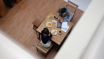 ์ฃผ๋ง ์
ํ ์๋น์ค ์์นจ ์์ฌ(์ ๋ฃ)