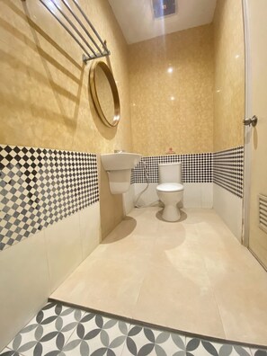 Deluxe Twin Room | Bilik Mandi | Pancuran mandi, kelengkapan dandanan diri percuma, bidet 