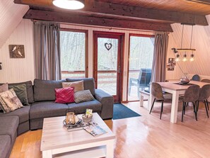 TV - Waldrauschen by Interhome (Bad Arolsen)