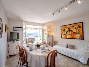 TV - Les Coraux by Interhome (Agay Saint Raphael)