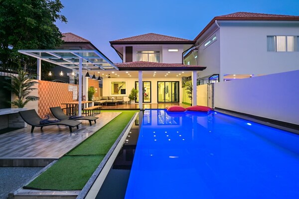 Exquisite Pool Villa A - Pattaya