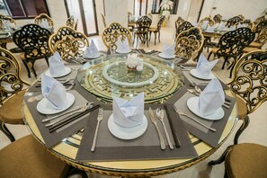 Restaurant - Nam Hong Hotel (Binh Xuyen)
