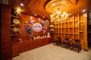Restaurant - Nam Hong Hotel (Binh Xuyen)