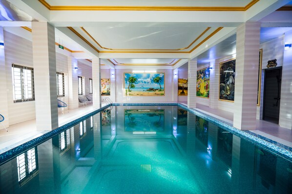 Indoor pool - Nam Hong Hotel (Binh Xuyen)