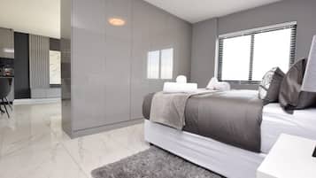 1 habitación, tabla de planchar con plancha, wifi gratis y ropa de cama