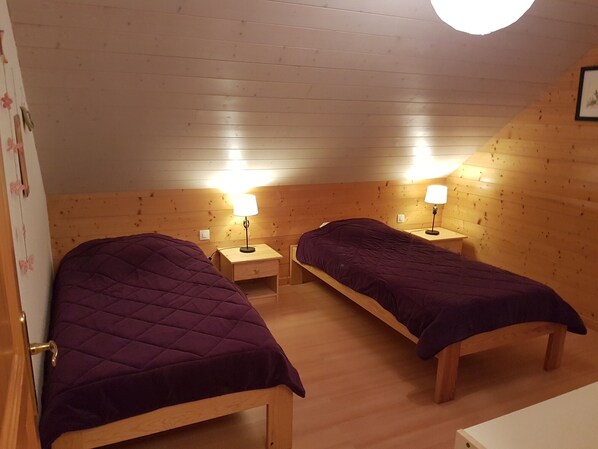 4 Schlafzimmer, Bügeleisen/Bügelbrett, Babybetten, kostenloses WLAN