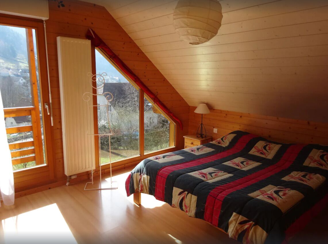 4 habitaciones, tabla de planchar con plancha, cunas y wifi gratis 