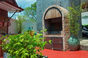 Property grounds - Beautiful Nai Harn Beach villa by the best beach in Thailand.  (Tambon Rawai)