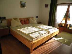 1 bedroom, iron/ironing board, travel cot, WiFi