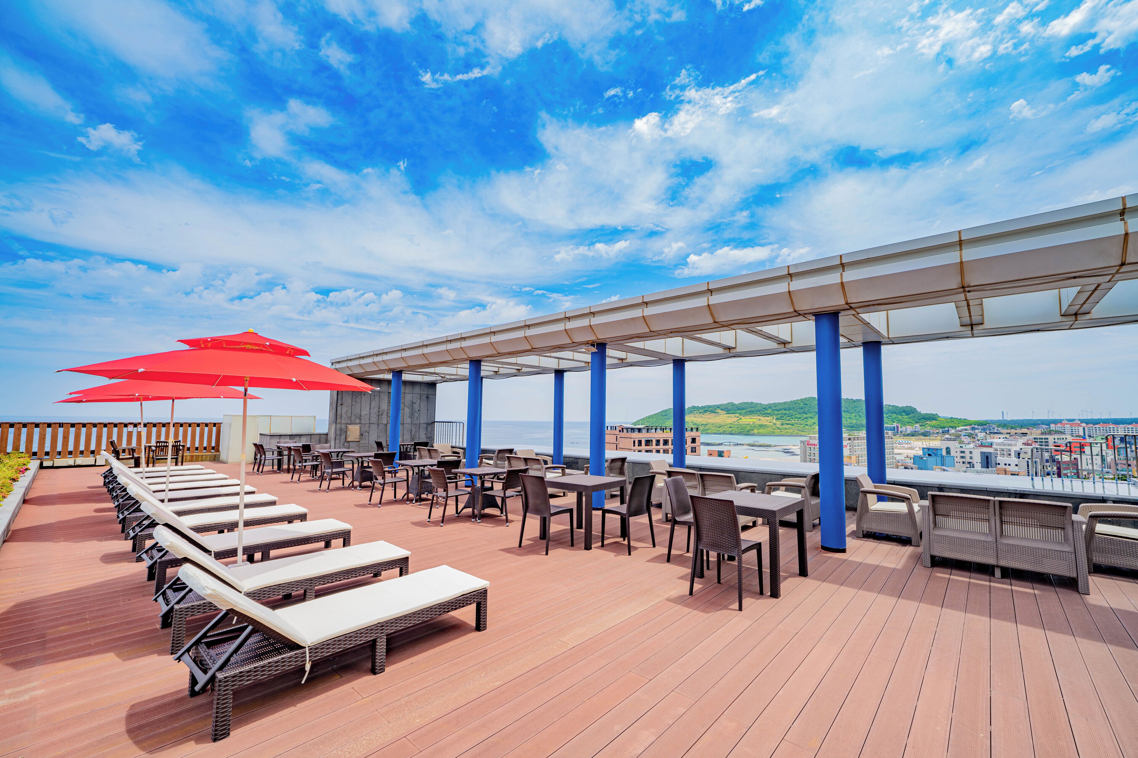 Seasonal outdoor pool