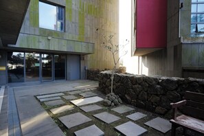 Free self-parking - WAYSTONE SEOUBONGHOTEL (Jeju City)
