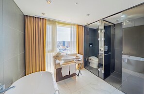 Premier Twin Room, Non Smoking | Bathroom | Rainfall showerhead, free toiletries, hair dryer, slippers - WAYSTONE SEOUBONGHOTEL (Jeju City)