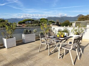 Outdoor dining - Rooftop Versilia, Casa Glicine near the sea (Pietrasanta)