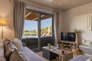 Smart TV, fireplace