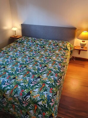 2 bedrooms, desk, iron/ironing board, free WiFi