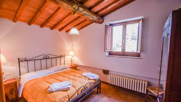 6 bedrooms, iron/ironing board, travel cot, free WiFi