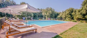 House with private pool in Umbria, 90 kms northern Rome. 6 bedrooms.