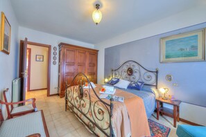 Family Apartment, 2 Bedrooms, 2 Bathrooms (Casa Elisabetta 100m From Stresa) | 2 bedrooms, free WiFi, bed sheets