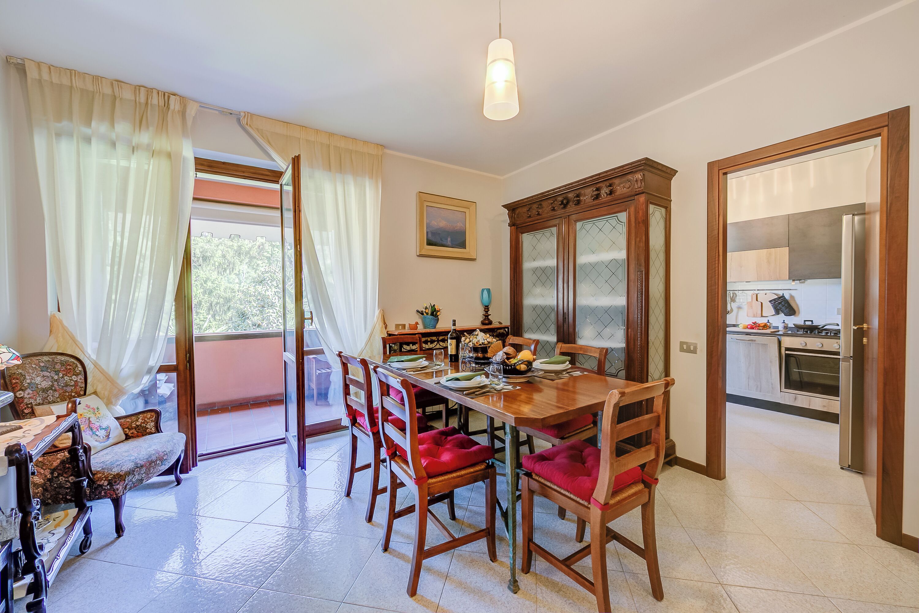 شقة عائلية - عدة غرف نوم - بحمامين (Casa Elisabetta 100m From Stresa) | غرفة لتناول الطعام