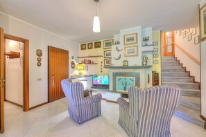 Appartement Familial, plusieurs chambres, 2 salles de bains (Casa Elisabetta 100m From Stresa) | Salle de séjour