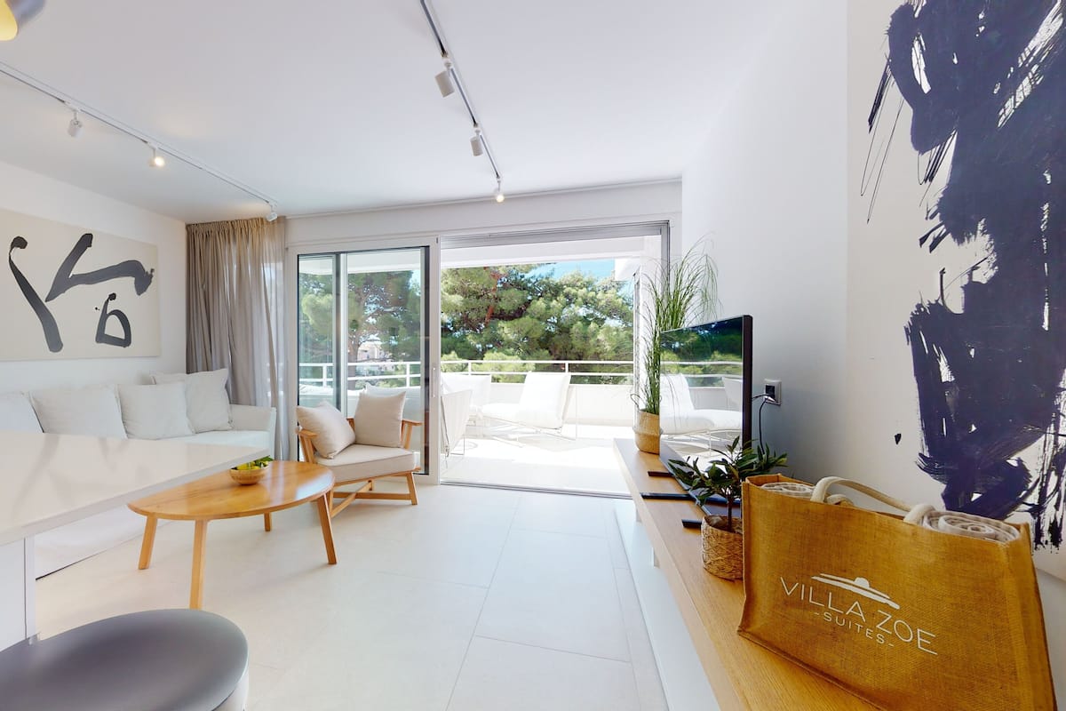 55-inch flat-screen TV with satellite channels, TV, heated floors