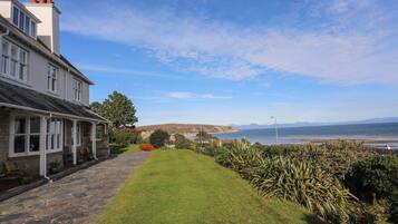 Cottage | Property grounds