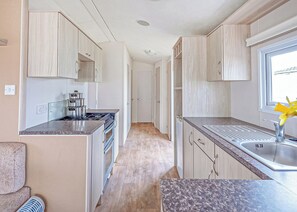 Fridge, oven, stovetop, toaster - Caravan with one double and two twin. (Prestatyn, Denbighshire)