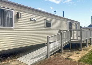 Exterior - 12ft-wide very comfortable and spacious caravan with two twins. (Roman Bank, Skegness)