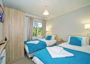 3 bedrooms - 3 bedroom accommodation in Welburn (Welburn)