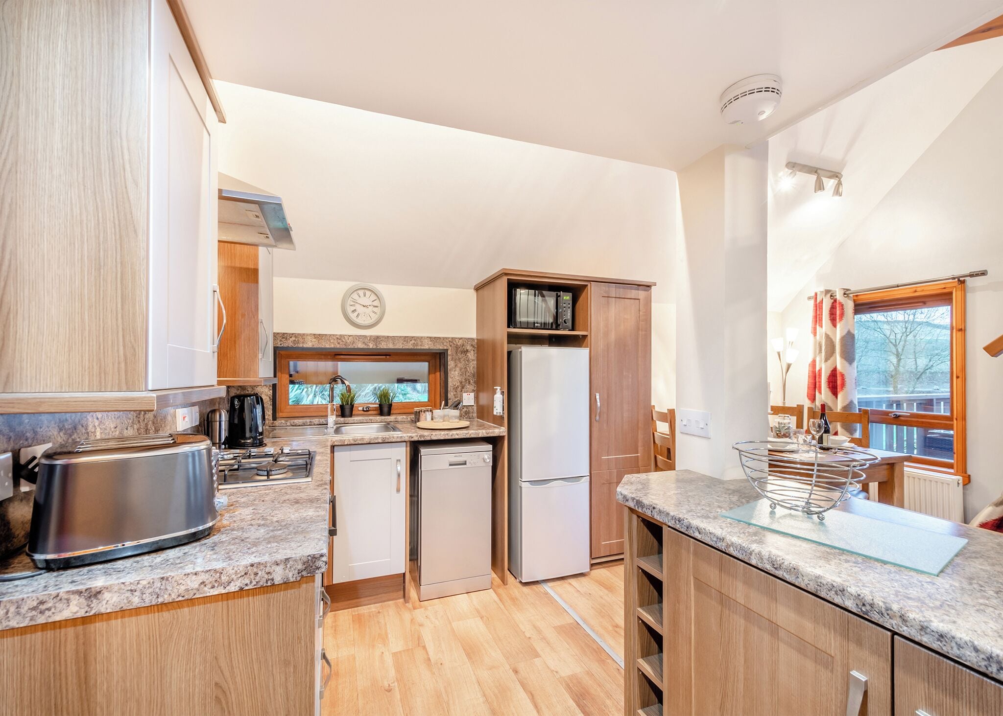 Fridge, oven, stovetop, dishwasher