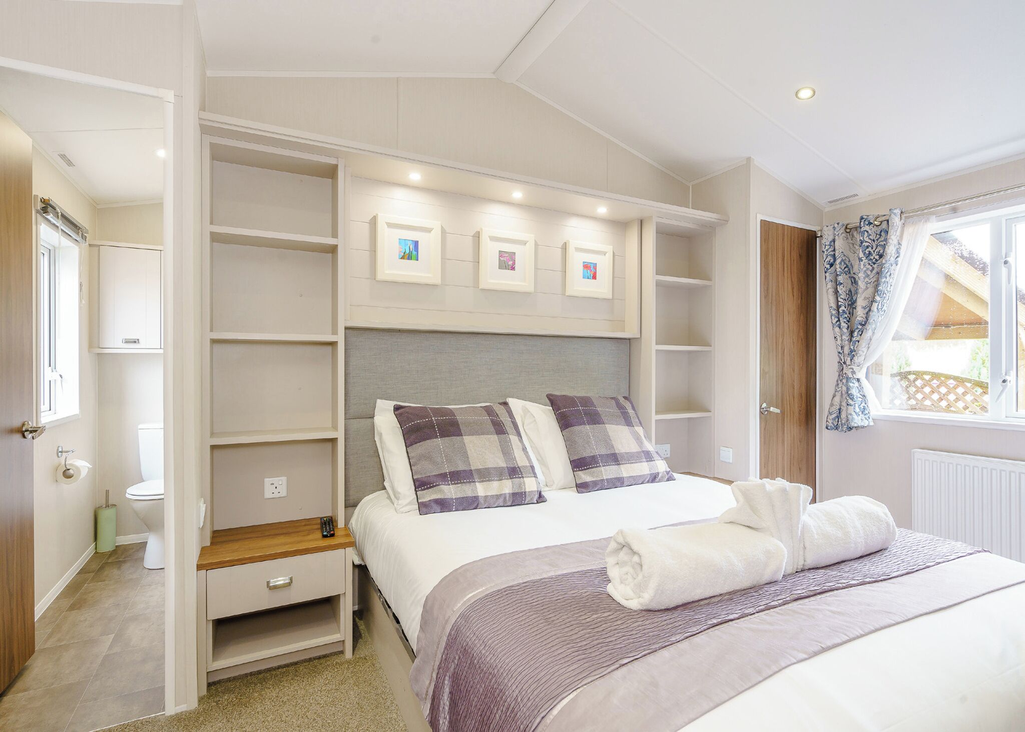 2 bedrooms