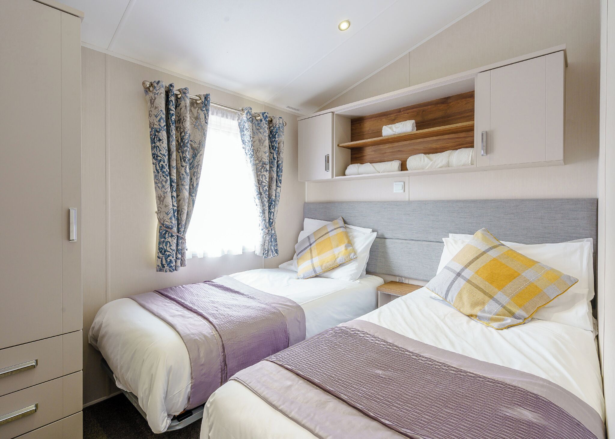 Bedroom, Bed
