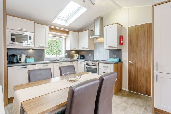 Kitchen Diner, Kitchen