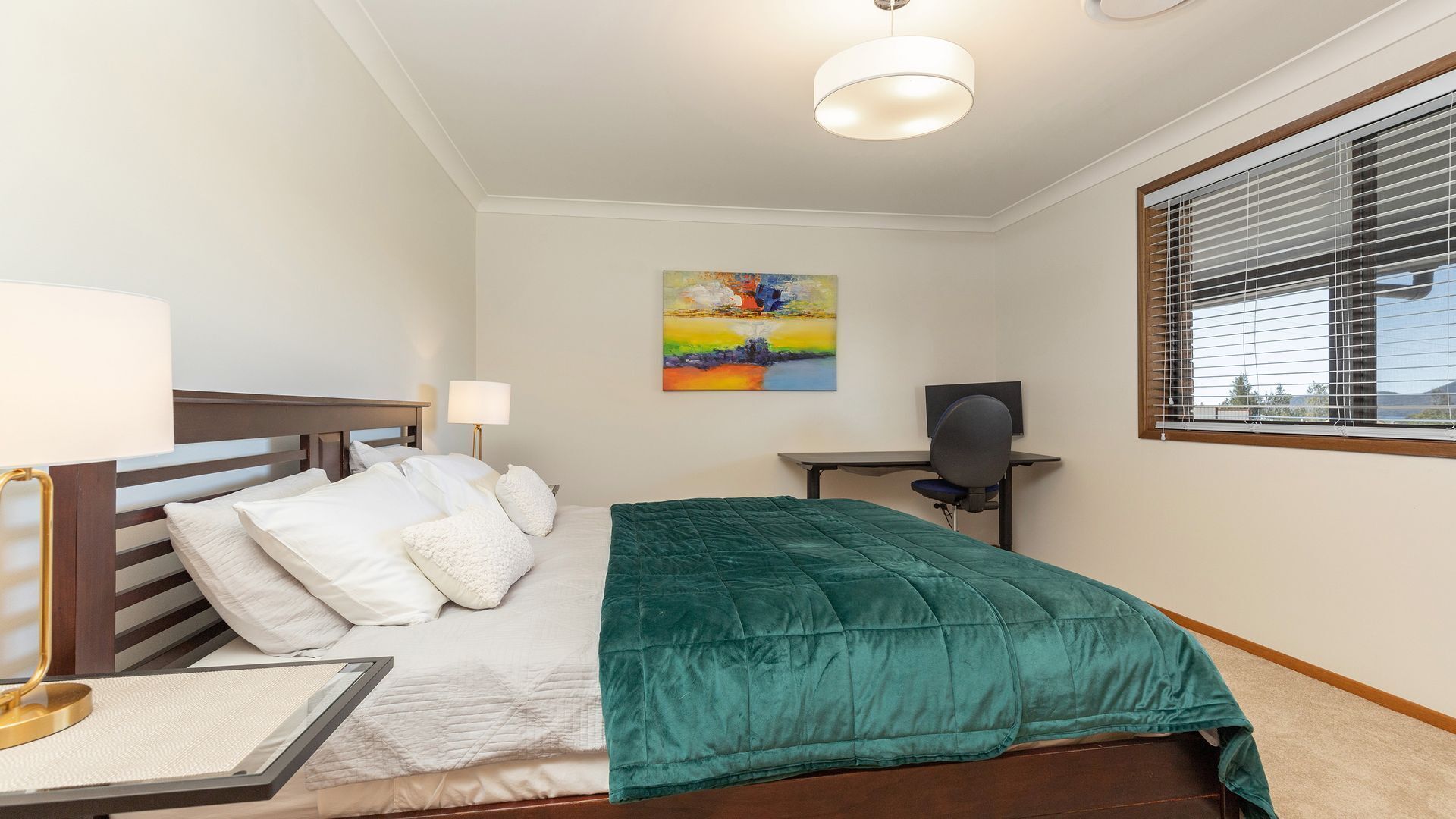3 habitaciones, escritorio, tabla de planchar con plancha y wifi 