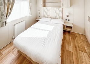 2 bedrooms - Modern and contemporary 12ft-wide caravan with one double and one twin. (Bleadon, Weston-Super-Mare)