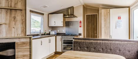 Fridge, oven, stovetop, toaster