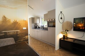 Refrigerador, microondas, placa de cocina, lavavajillas