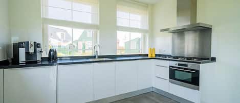 Kühlschrank, Mikrowelle, Geschirrspüler