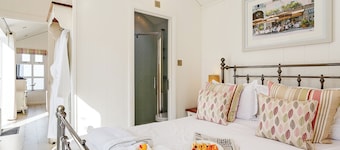 Boutique style beach hut ideal for romantic getaways for all occasions.