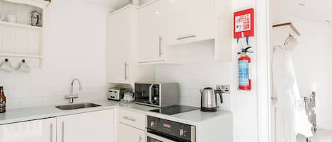 Geladeira, fogão, cooktop, torradeira