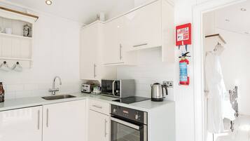Fridge, oven, stovetop, toaster