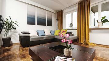 Elite Apartment | 3 bedrooms, laptop workspace, iron/ironing board, free WiFi