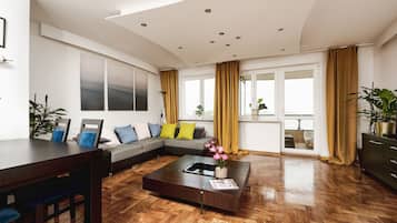 Departamento Elite | Área de sala de estar | Televisión LCD de 45 pulgadas con canales digitales y televisión