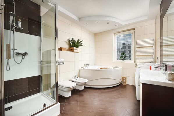Elite Apartment | Bathroom | Separate tub and shower, hydromassage showerhead, hair dryer, towels