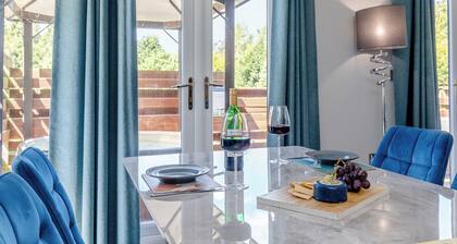 Chatsworth Superior Pet Friendly