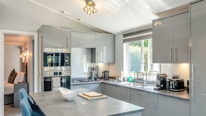 Private kitchen - Chatsworth Superior Pet Friendly (Longnor, Nr. Buxton)