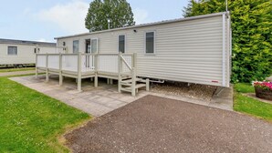 Exterior - 12ft-wide very comfortable and spacious caravan with one double and two twin. (Roman Bank, Skegness)